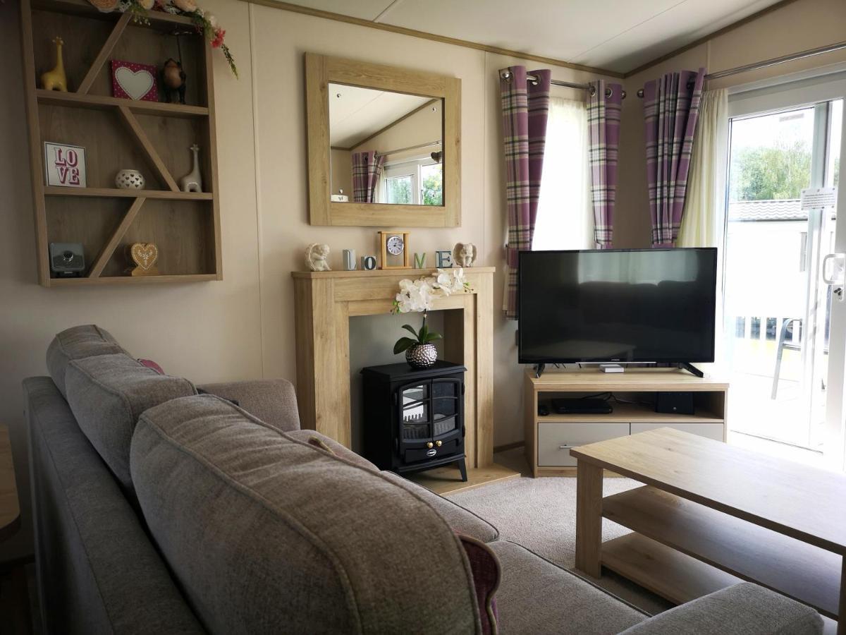 Lake Escape - Hoburne Cotswolds South Cerney Ngoại thất bức ảnh
