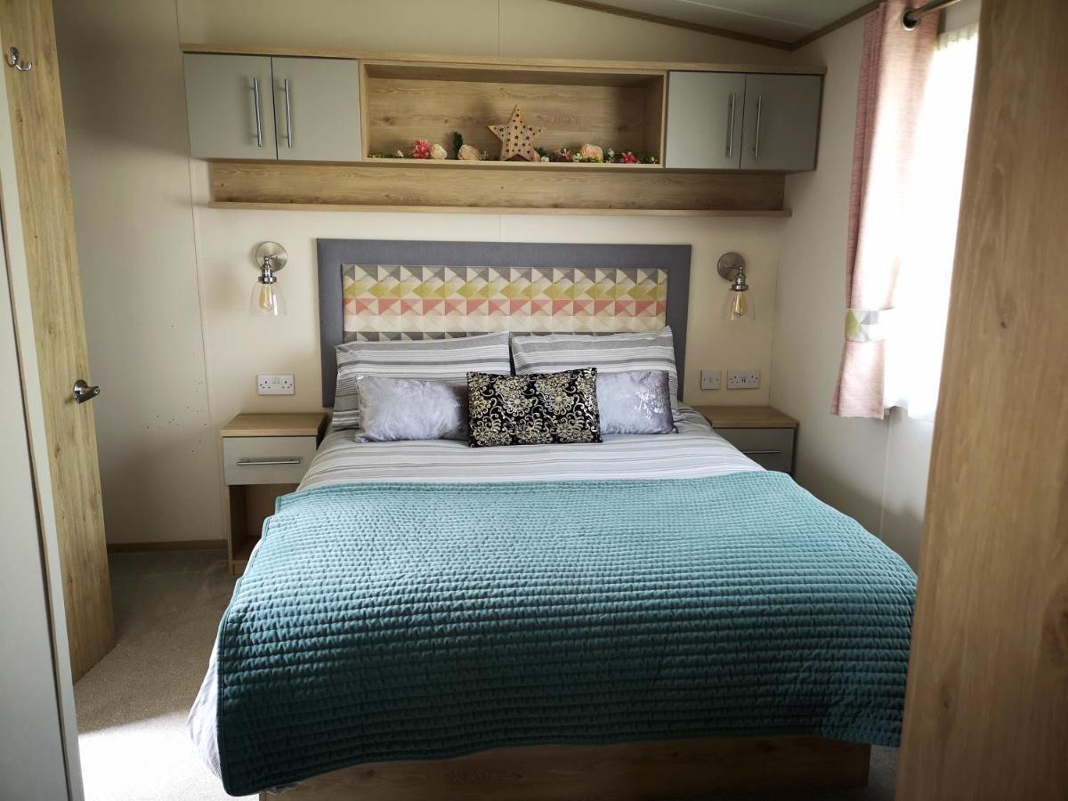 Lake Escape - Hoburne Cotswolds South Cerney Ngoại thất bức ảnh