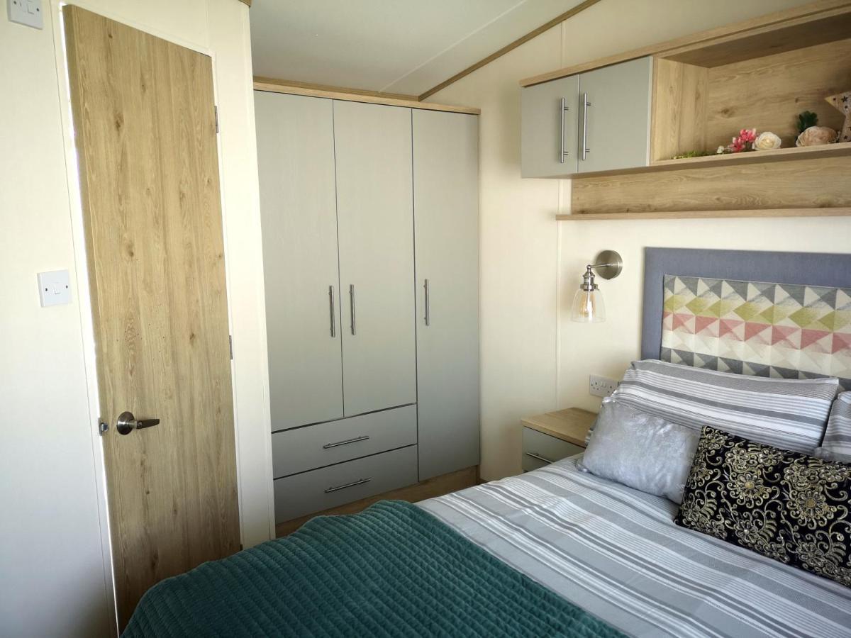 Lake Escape - Hoburne Cotswolds South Cerney Ngoại thất bức ảnh