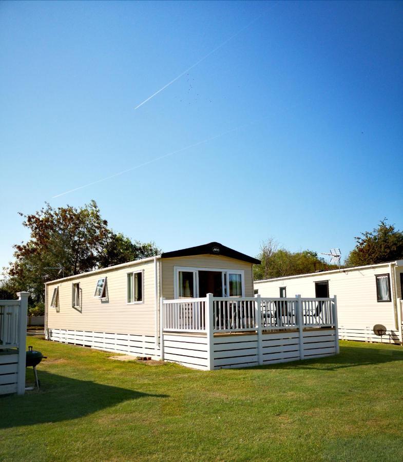 Lake Escape - Hoburne Cotswolds South Cerney Ngoại thất bức ảnh