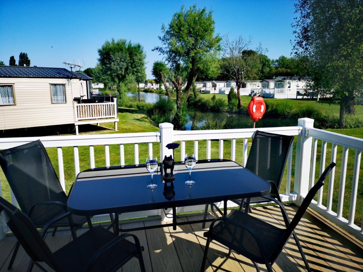 Lake Escape - Hoburne Cotswolds South Cerney Ngoại thất bức ảnh