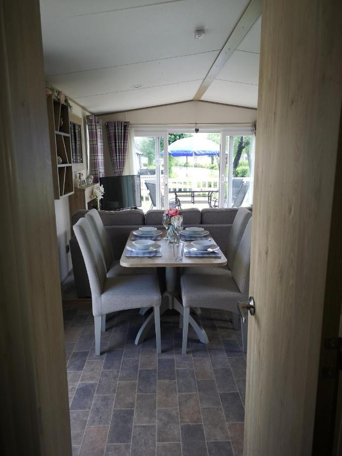 Lake Escape - Hoburne Cotswolds South Cerney Ngoại thất bức ảnh