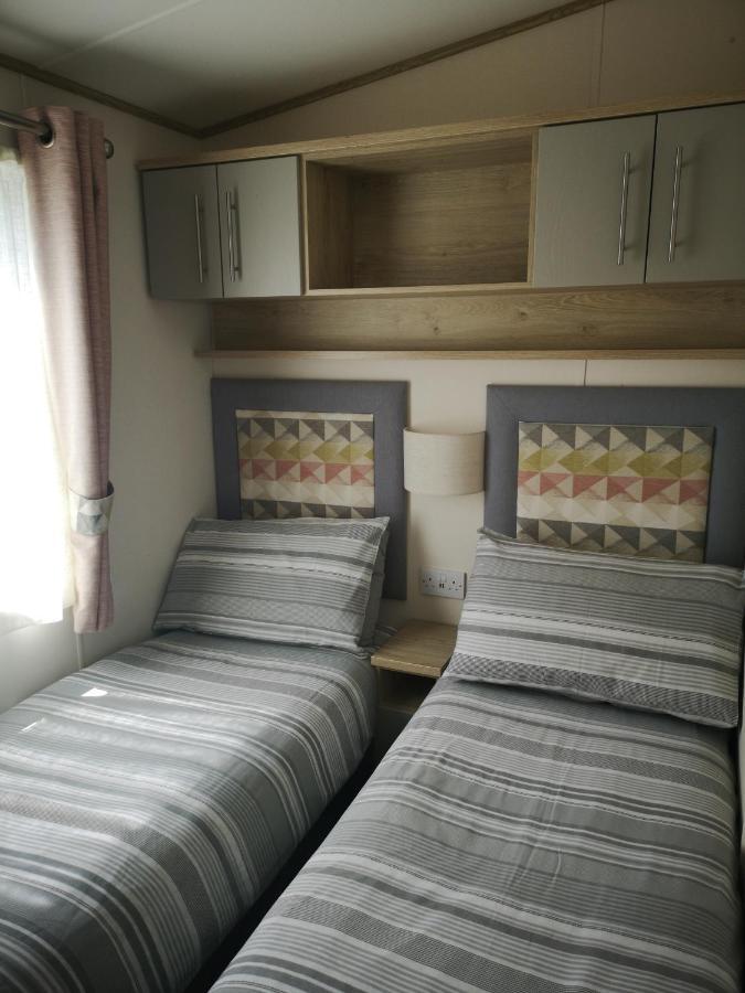 Lake Escape - Hoburne Cotswolds South Cerney Ngoại thất bức ảnh