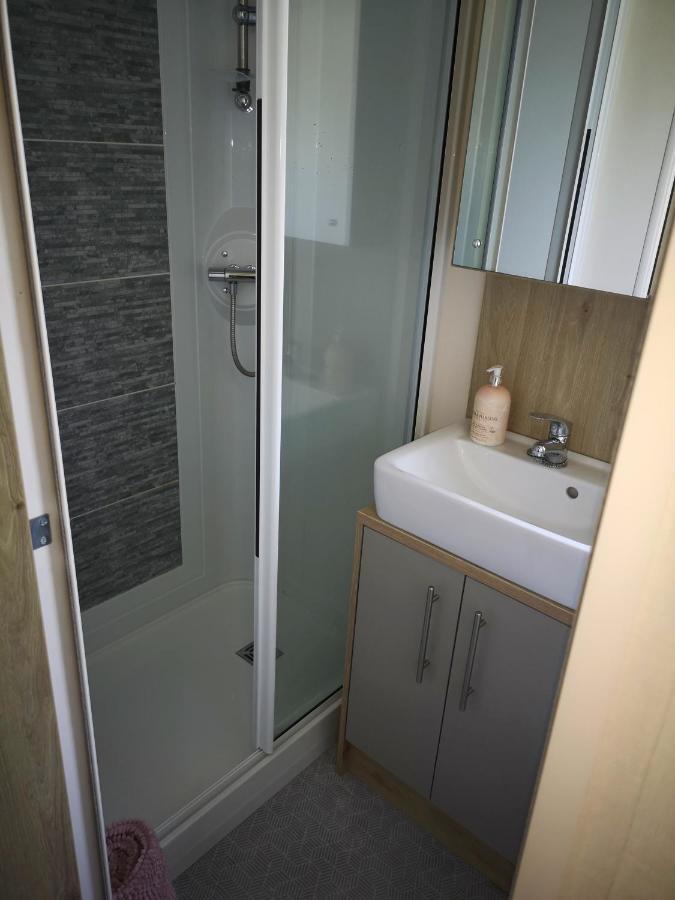 Lake Escape - Hoburne Cotswolds South Cerney Ngoại thất bức ảnh