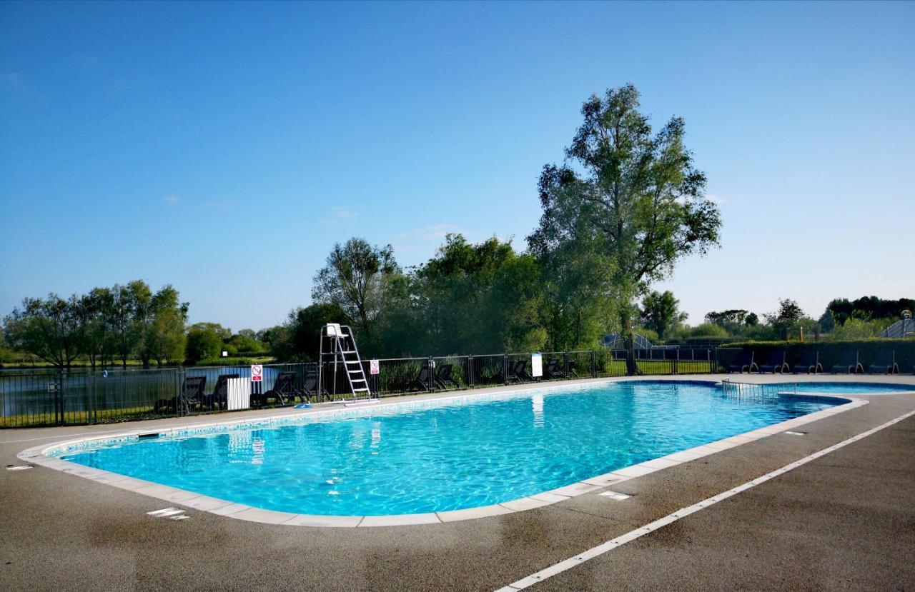 Lake Escape - Hoburne Cotswolds South Cerney Ngoại thất bức ảnh