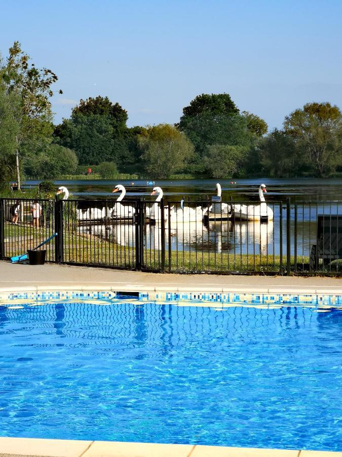 Lake Escape - Hoburne Cotswolds South Cerney Ngoại thất bức ảnh